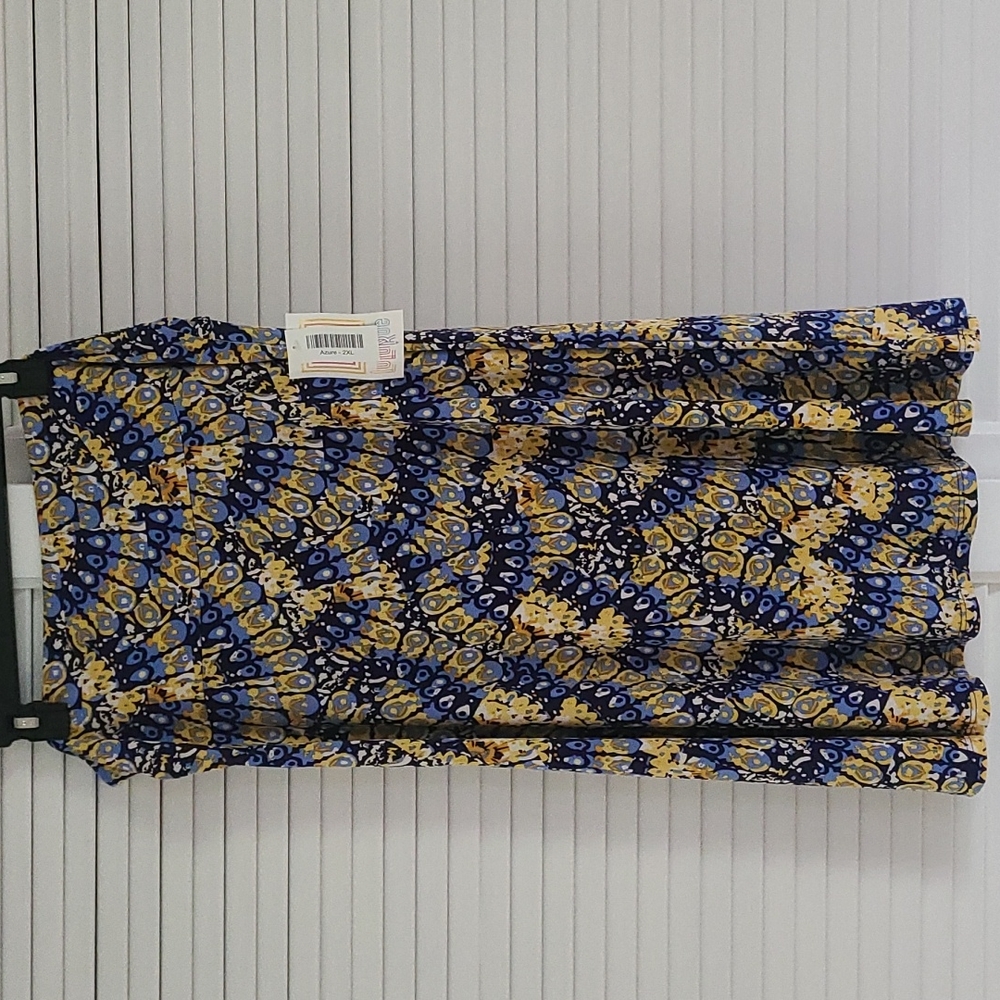 LuLaRoe Azure Skirt.   Size 2XL.     NWT.  Blues/Yellow/White Print